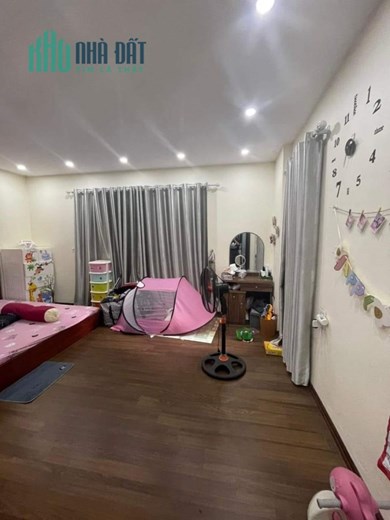 Bán ngôi nhà 31m2 phố Yên Hoa, Tây Hồ Chủ tự xây 3 phòng 2 Ô tô tránh 10m 3.1 Tỷ