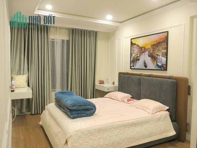 Bán căn nhà 32m2 phố Yên Hoa, Tây Hồ Chủ tự xây 3 phòng 2 Ô tô tránh 10m 3.1 Tỷ