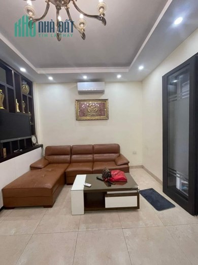 Bán căn nhà 32m2 phố Yên Hoa, Tây Hồ Dân xây 3 phòng ngủ 2 Ô tô tránh 10m 3.4 Tỷ