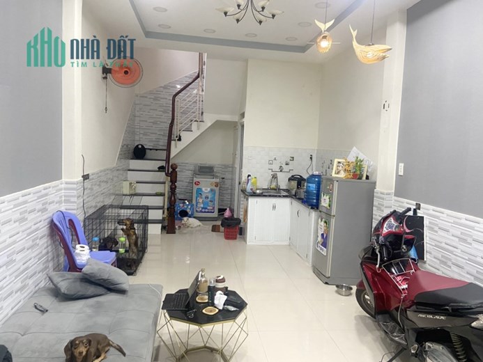 Cho thuê NNC hẻm 184 Âu Dương Lân P3Q8. Giá 8 triệu