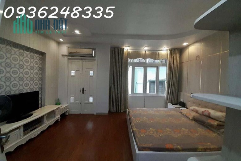Bán gấp nhà phân lô Gần phố Hoàng Cầu, 50m2, 5 tầng, tặng full nội thất, ô tô vào nhà, hơn 12 tỷ
