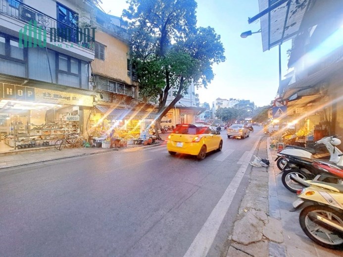 Bán nhà mặt phố Hàng Da, Hoàn Kiếm, Vị trí đẹp, Sổ vuông đét, 380m2, MT 20m, 210 tỷ