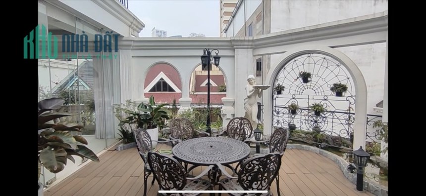 Bán nhà chia lô phố Hào Nam 32 m2 x 5 t mới tinh cách phố 20 m ngõ xe máy giá 4,49 tỷ.