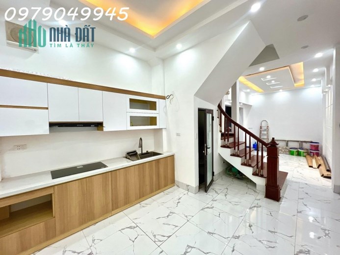 BÁN NHÀ HOA BẰNG, CẦU GIẤY,42M2X5T,1 NHÀ RA MẶT PHỐ,ÔTÔ ĐỖ CỔNG,5.9 TỶ