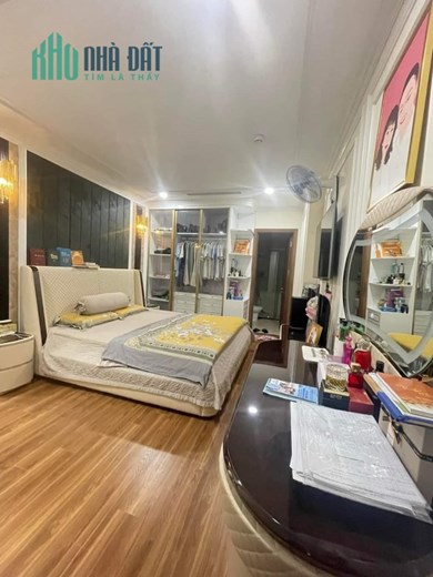 Chung cư Golden Park, Cầu Giấy, 95m2, tặng nội thất xịn, sổ đỏ trao tay, ở ngay