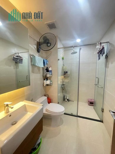 Chung cư Golden Park, Cầu Giấy, 95m2, tặng nội thất xịn, sổ đỏ trao tay, ở ngay