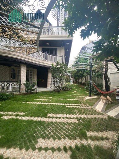 Bán biệt thự sân vườn khu Kiều Đàm P Tân hưng Quận 7. Diện tích: 15x35m.