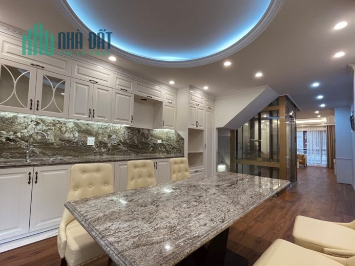 Bán nhà Dương Quảng Hàm, Cầu Giấy. 62m2x7; TM; giá 15.5 tỷ. Phương