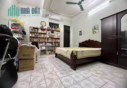 Bán nhà Hoàng Quốc Việt, Cầu Giấy. 67m2; MT18m; giá 12.8 tỷ. Phương