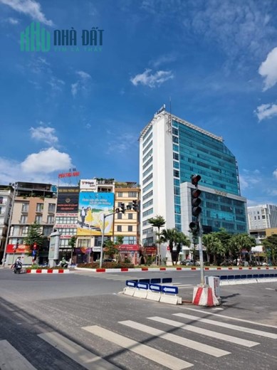 Bán nhà Hoàng Quốc Việt, Cầu Giấy. 67m2; MT18m; giá 12.8 tỷ. Phương
