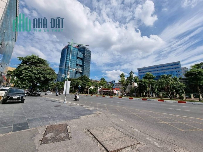 Bán nhà Hoàng Quốc Việt, Cầu Giấy. 67m2; MT18m; giá 12.8 tỷ. Phương
