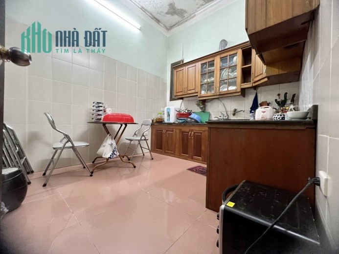 Bán nhà Hoàng Quốc Việt, Cầu Giấy. 67m2; MT18m; giá 12.8 tỷ. Phương