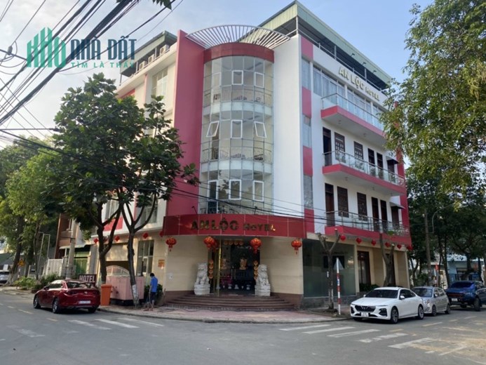 Bán Căn gốc Khách sạn 25 phòng cạnh Đại Học Bình Dương, ngay trung tâm Thủ Dầu Một giá 36 tỷ