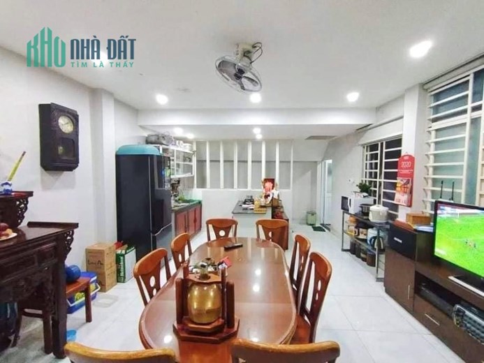 BÁN nhà đường Ngô Gia Tự nở hậu 5.7x8.7m, 4 tầng, P4, Q10 giá 10.1 tỷ.