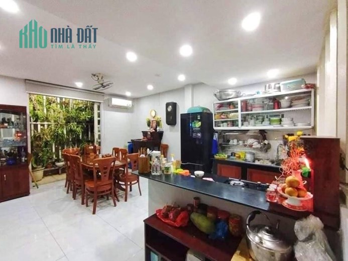 BÁN nhà đường Ngô Gia Tự nở hậu 5.7x8.7m, 4 tầng, P4, Q10 giá 10.1 tỷ.
