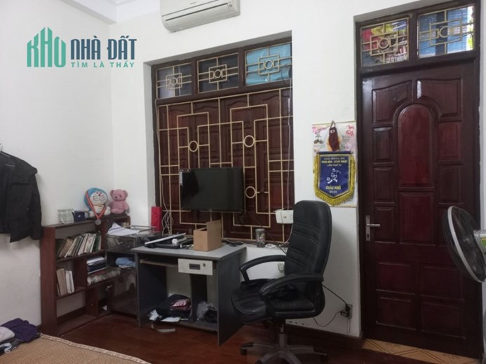 Bán nhà Hoàng Quốc Việt, Cầu Giấy. 42m2x4; giá 11.6 tỷ. Phương