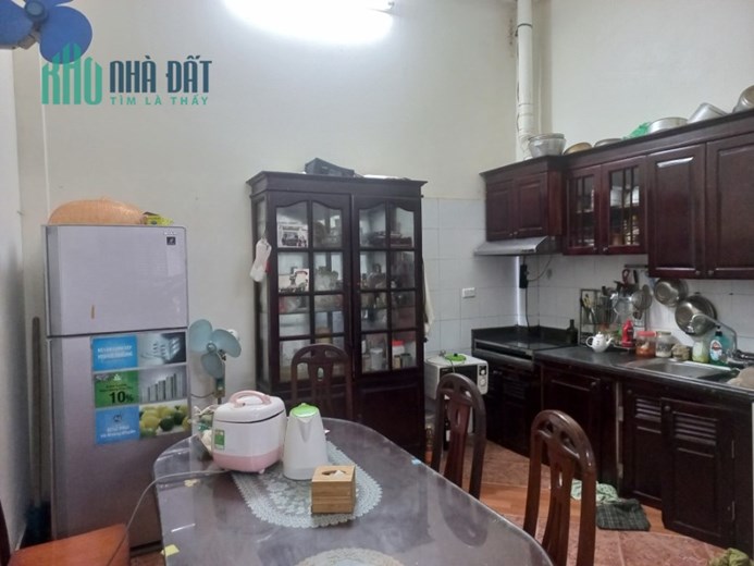 Bán nhà Hoàng Quốc Việt, Cầu Giấy. 42m2x4; giá 11.6 tỷ. Phương