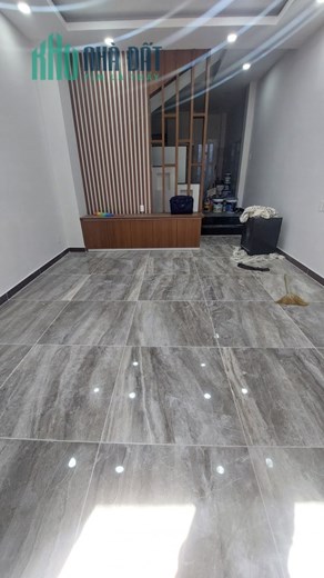 NHÀ MỚI CHƯA BÓC TEM - NỘI THẤT NHẬP KHẨU - ĐƯỜNG XE TẢI TRÁNH SÁT MẶT TIỀN LẠC LONG QUÂN.