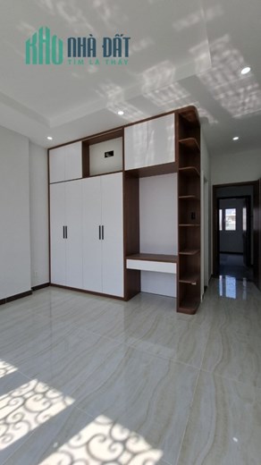 NHÀ MỚI CHƯA BÓC TEM - NỘI THẤT NHẬP KHẨU - ĐƯỜNG XE TẢI TRÁNH SÁT MẶT TIỀN LẠC LONG QUÂN.