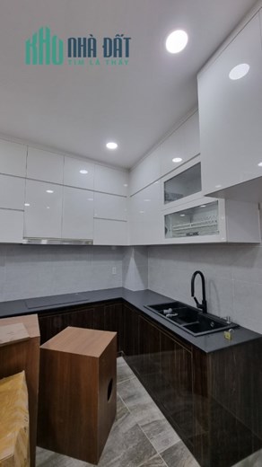 NHÀ MỚI CHƯA BÓC TEM - NỘI THẤT NHẬP KHẨU - ĐƯỜNG XE TẢI TRÁNH SÁT MẶT TIỀN LẠC LONG QUÂN.