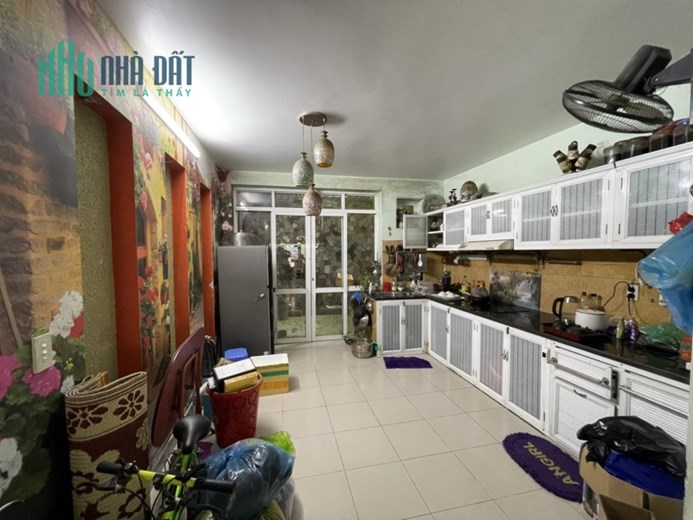 Bán nhà ngõ 383 Thiên Lôi, diện tích 65m 3 tầng GIÁ 2.45 tỉ có sân cổng riêng