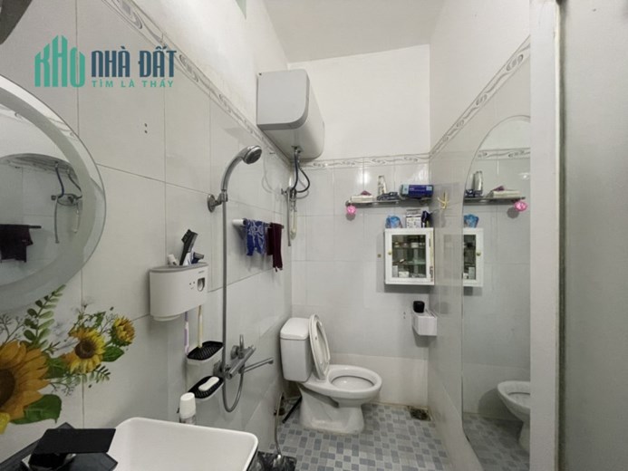 Bán nhà ngõ 383 Thiên Lôi, diện tích 65m 3 tầng GIÁ 2.45 tỉ có sân cổng riêng