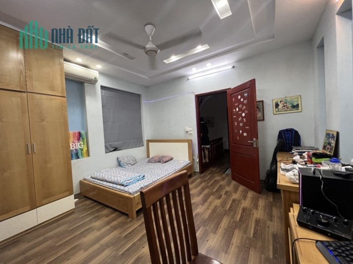 Bán nhà Hoàng Quốc Việt, Cầu Giấy. 61m2; giá 9 tỷ. Phương