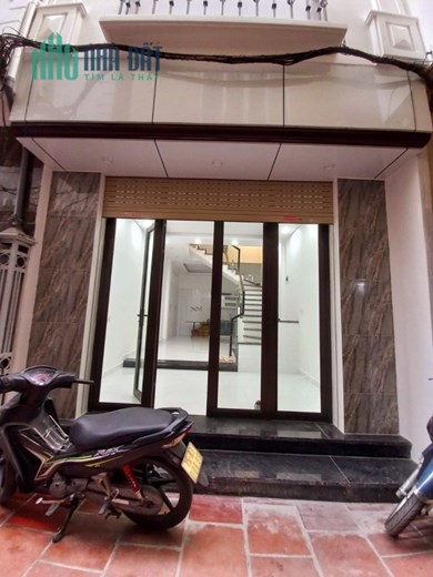 Bán nhà xây mới ngõ 476 Chợ Hàng Mới, diện tích 40m 4 tầng độc lập GIÁ 2.8 tỉ ngõ nông