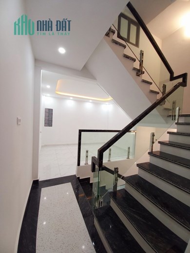 Bán nhà xây mới ngõ 476 Chợ Hàng Mới, diện tích 40m 4 tầng độc lập GIÁ 2.8 tỉ ngõ nông