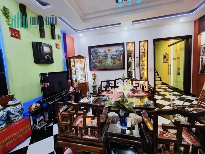 BÁN NHÀ KHU PHÂN LÔ CÁN BỘ TOÀ ÁN PHỐ NGUYỄN CHÍ THANH - TRUNG TÂM ĐỐNG ĐA - GẦN PHỐ - Ô TÔ TRÁNH,