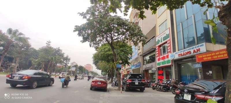 Bán nhà Hoàng Quốc Việt, Cầu Giấy. 640mm; MT30m; giá 208 tỷ. Phương