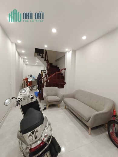 BÁN NHÀ THÁI THỊNH Ô TÔ LÙI TẬN CỬA LÔ GÓC NHÀ THOÁNG 40M NHỈNH 5TY
