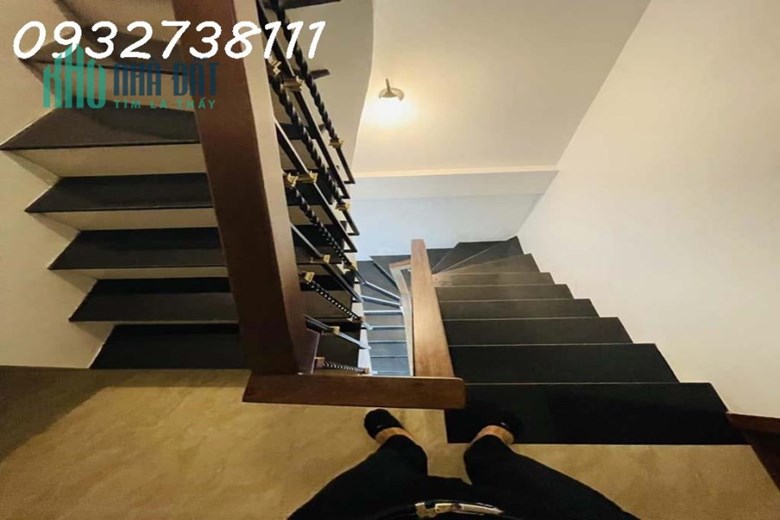 Cần bán nhanh nhà mới Gần phố Yên Lãng, Đống Đa, 6 tầng, điều hoà từng phòng, ngõ thông