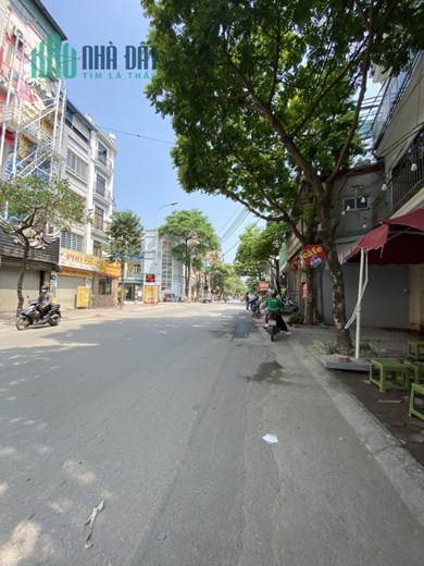 Văn Quán- B.Á.N 35m đất TẶNG NHÀ C4, phân lô vỉa hè Ô TÔ đỗ cửa
