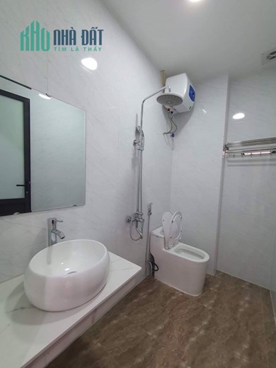 Cần tiền bán gấp nhà mặt ngõ chợ kinh doanh ngày đêm ô tô tránh đỗ 36m2, lô góc 5 tầng mt 4m, ngõ