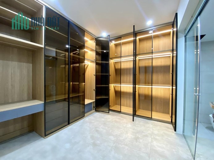NHÀ ĐẸP PHỐ NGUYỄN VĂN CỪ, DT 65M, 5T, GIÁ 11 tỷ  TỶ, GARA Ô TÔ, THANG MÁY, NỘI THẤT SANG TRỌNG