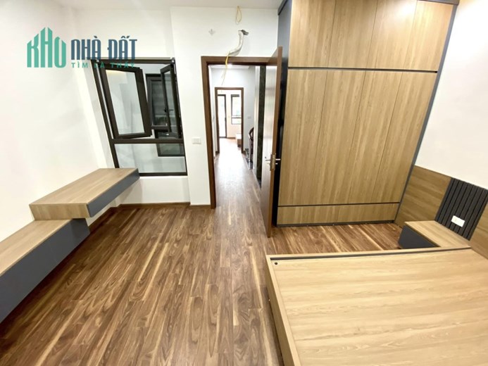 NHÀ ĐẸP PHỐ NGUYỄN VĂN CỪ, DT 65M, 5T, GIÁ 11 tỷ  TỶ, GARA Ô TÔ, THANG MÁY, NỘI THẤT SANG TRỌNG