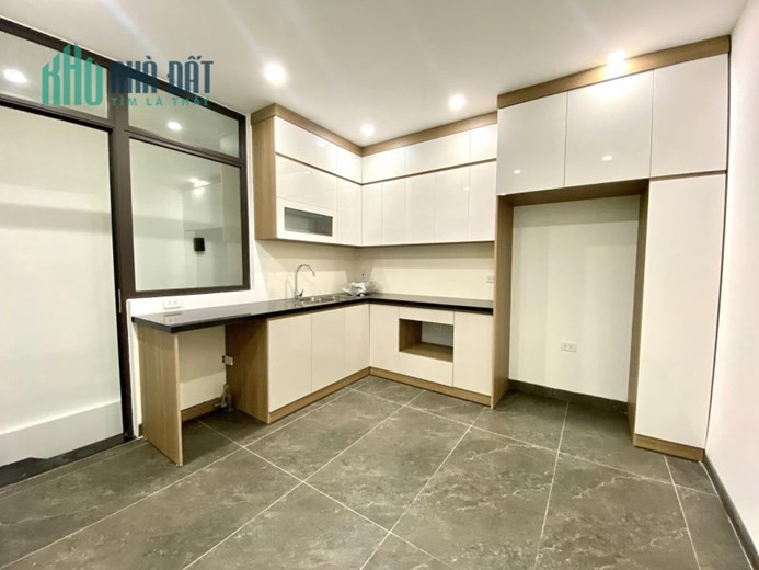 NHÀ ĐẸP PHỐ NGUYỄN VĂN CỪ, DT 65M, 5T, GIÁ 11 tỷ  TỶ, GARA Ô TÔ, THANG MÁY, NỘI THẤT SANG TRỌNG