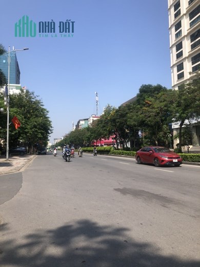 Bán đất phố Nguyễn Văn Cừ, Phân Lô, Ô tô tránh, 45 m2, nhĩnh 6 tỷ.