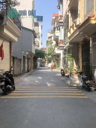 Bán đất phố Nguyễn Văn Cừ, Phân Lô, Ô tô tránh, 45 m2, nhĩnh 6 tỷ.