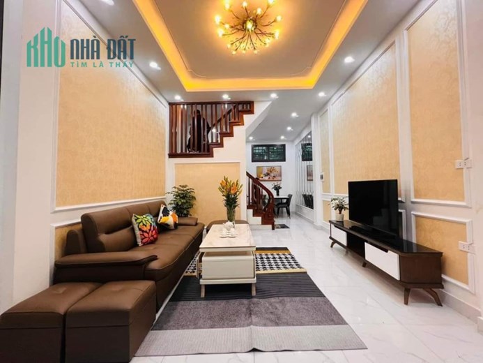 Giá ngon! Chùa Láng, 2 thoáng, dân xây, ở luôn, ba gác tránh, gần phố, 38m, 5T, chỉ 4.4 tỷ