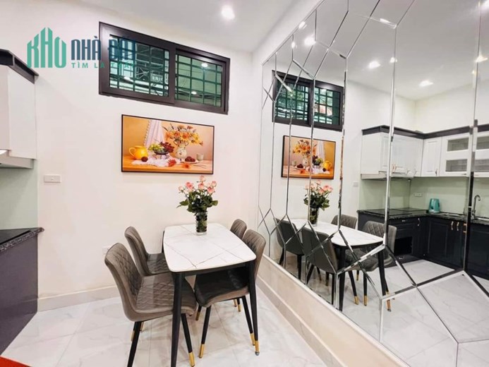 Giá ngon! Chùa Láng, 2 thoáng, dân xây, ở luôn, ba gác tránh, gần phố, 38m, 5T, chỉ 4.4 tỷ