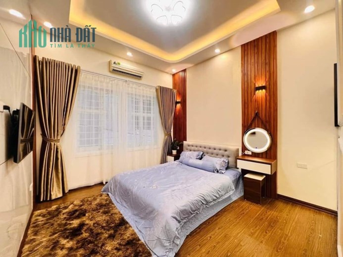 Giá ngon! Chùa Láng, 2 thoáng, dân xây, ở luôn, ba gác tránh, gần phố, 38m, 5T, chỉ 4.4 tỷ