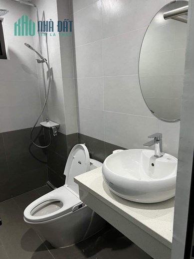 Giá ngon! Chùa Láng, 2 thoáng, dân xây, ở luôn, ba gác tránh, gần phố, 38m, 5T, chỉ 4.4 tỷ