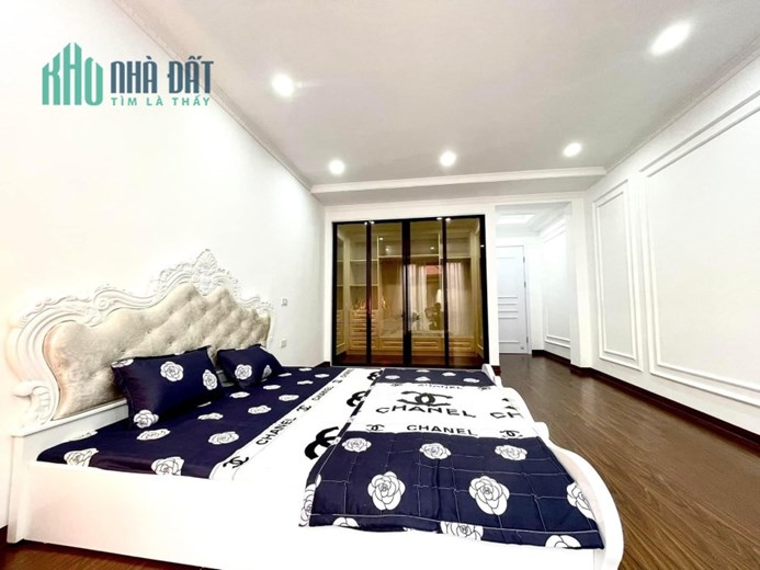 Tin thật! Văn Cao, 2 thoáng vĩnh viễn, mới đẹp, ngõ to, nông, 39m2 sổ, 5T, 4.3 tỷ
