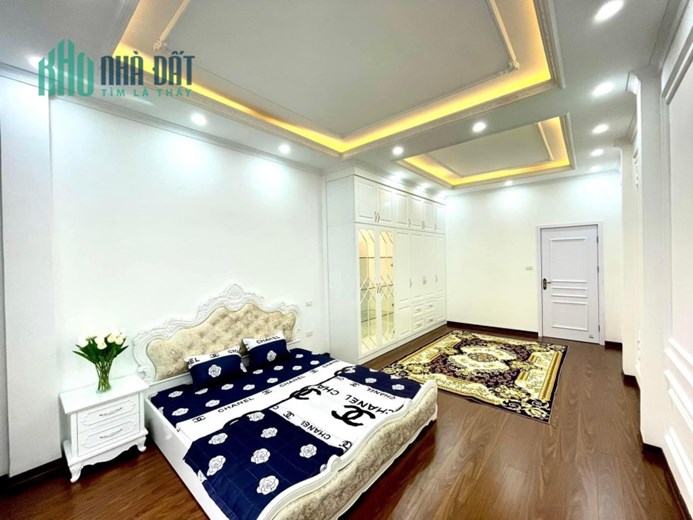Tin thật! Văn Cao, 2 thoáng vĩnh viễn, mới đẹp, ngõ to, nông, 39m2 sổ, 5T, 4.3 tỷ