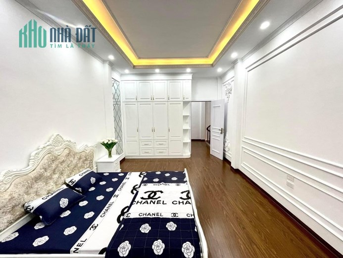 Tin thật! Văn Cao, 2 thoáng vĩnh viễn, mới đẹp, ngõ to, nông, 39m2 sổ, 5T, 4.3 tỷ