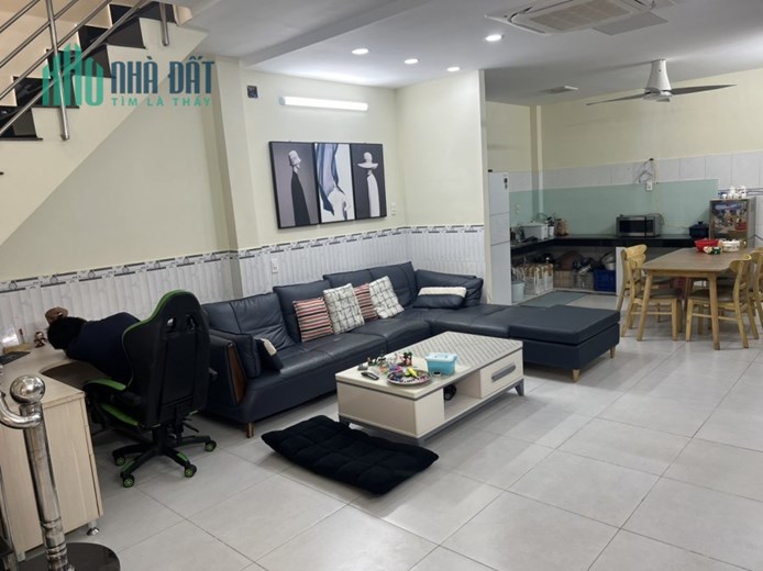 GIẢM 1 TỶ CÒN 3.3 TỶ, nhà Lã Xuân Oai, ngay ngã 4 Lê Văn Việt - Lã Xuân Oai, SHR, 56m2, 4x14m, 2