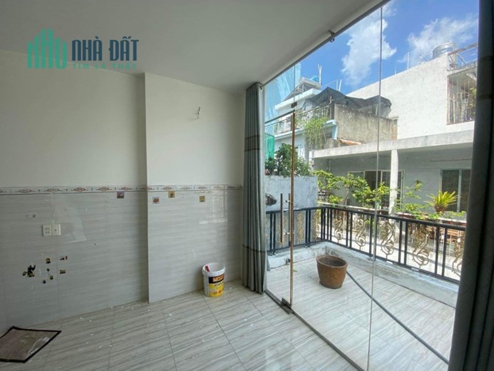 Cho thuê Phòng full nội thất, ban công bự tại 25 Nguyễn Thái Học, P1, quận Bình Thạnh