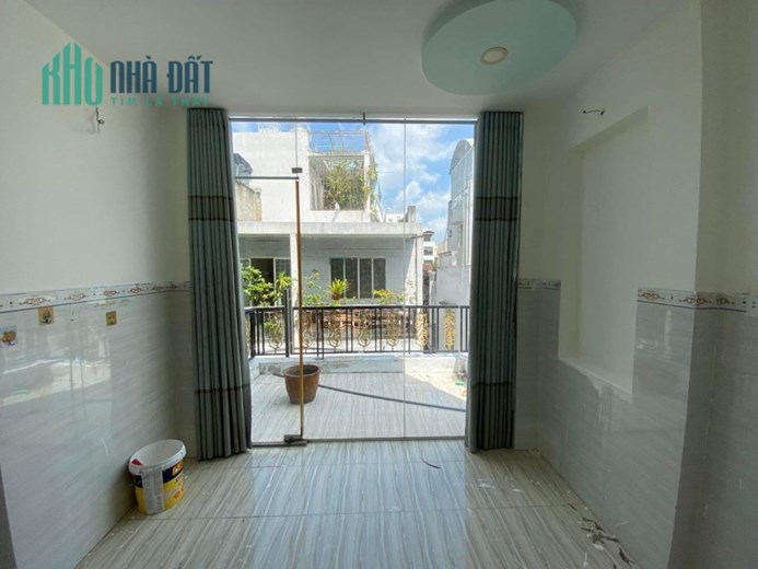 Cho thuê Phòng full nội thất, ban công bự tại 25 Nguyễn Thái Học, P1, quận Bình Thạnh